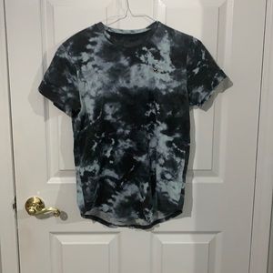 Hollister T-shirt in great condition 🍁